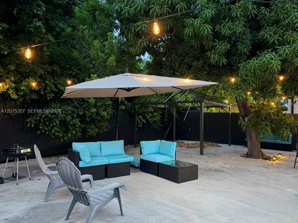 For Rent: $2,500 (2 beds, 1 baths, 2921 Square Feet)