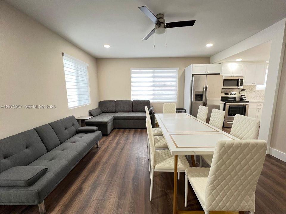 For Rent: $2,500 (2 beds, 1 baths, 2921 Square Feet)