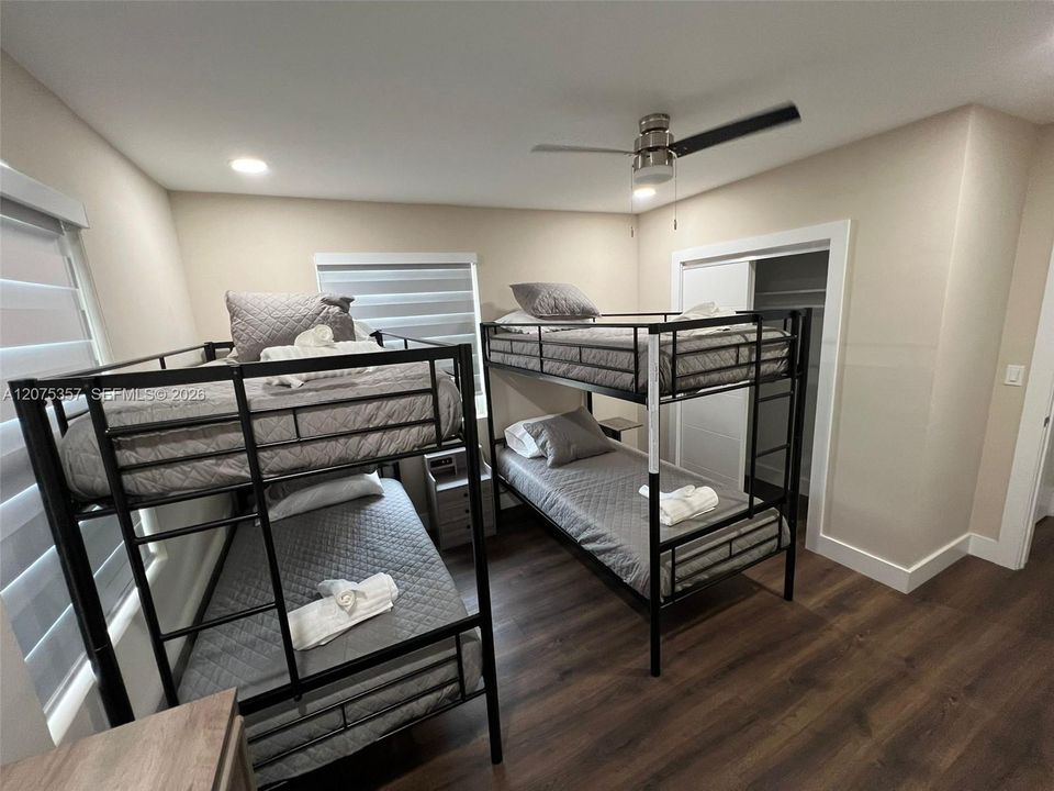 For Rent: $2,500 (2 beds, 1 baths, 2921 Square Feet)