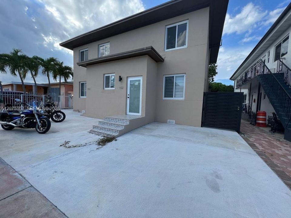 For Rent: $2,500 (2 beds, 1 baths, 2921 Square Feet)