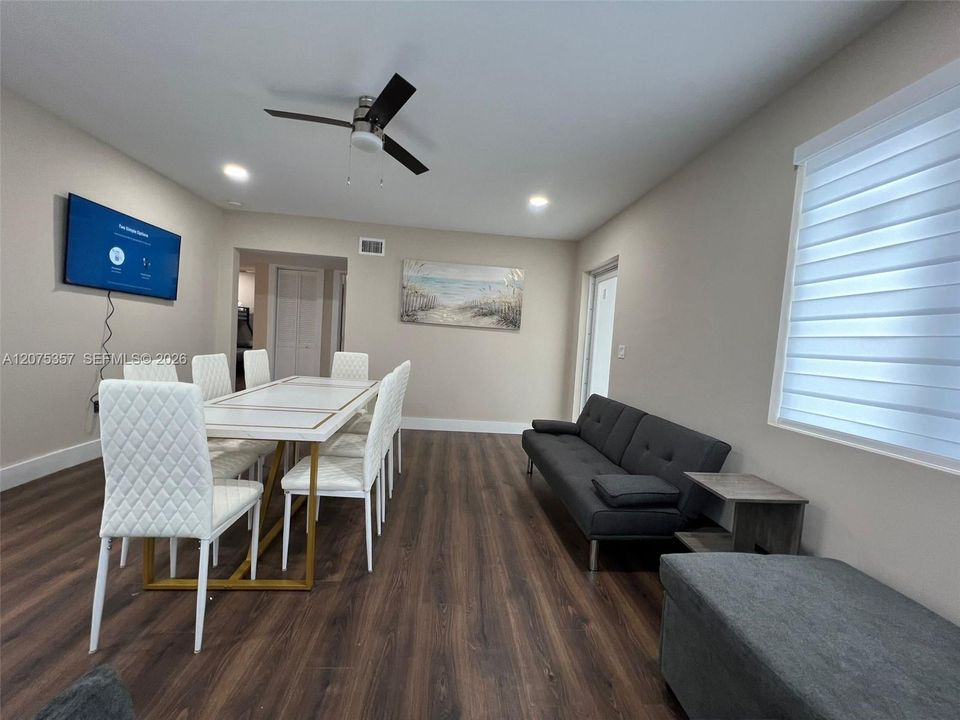 For Rent: $2,500 (2 beds, 1 baths, 2921 Square Feet)