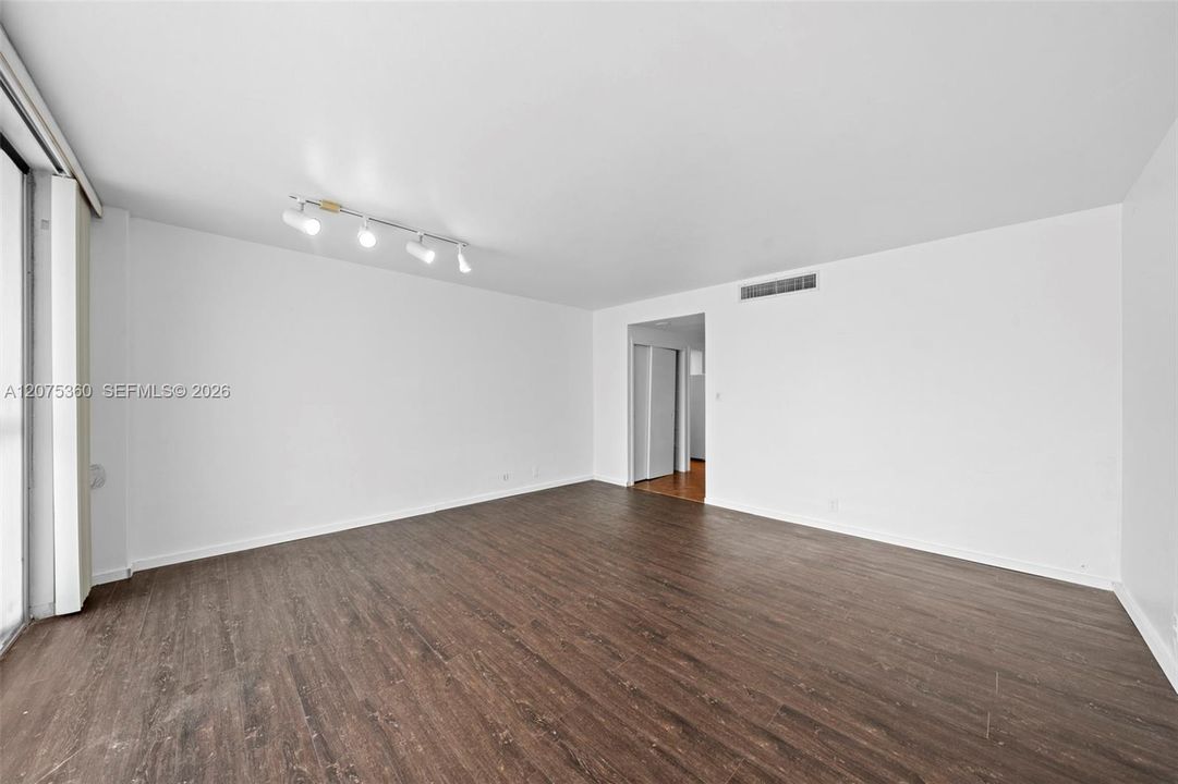 For Rent: $1,975 (1 beds, 1 baths, 500 Square Feet)