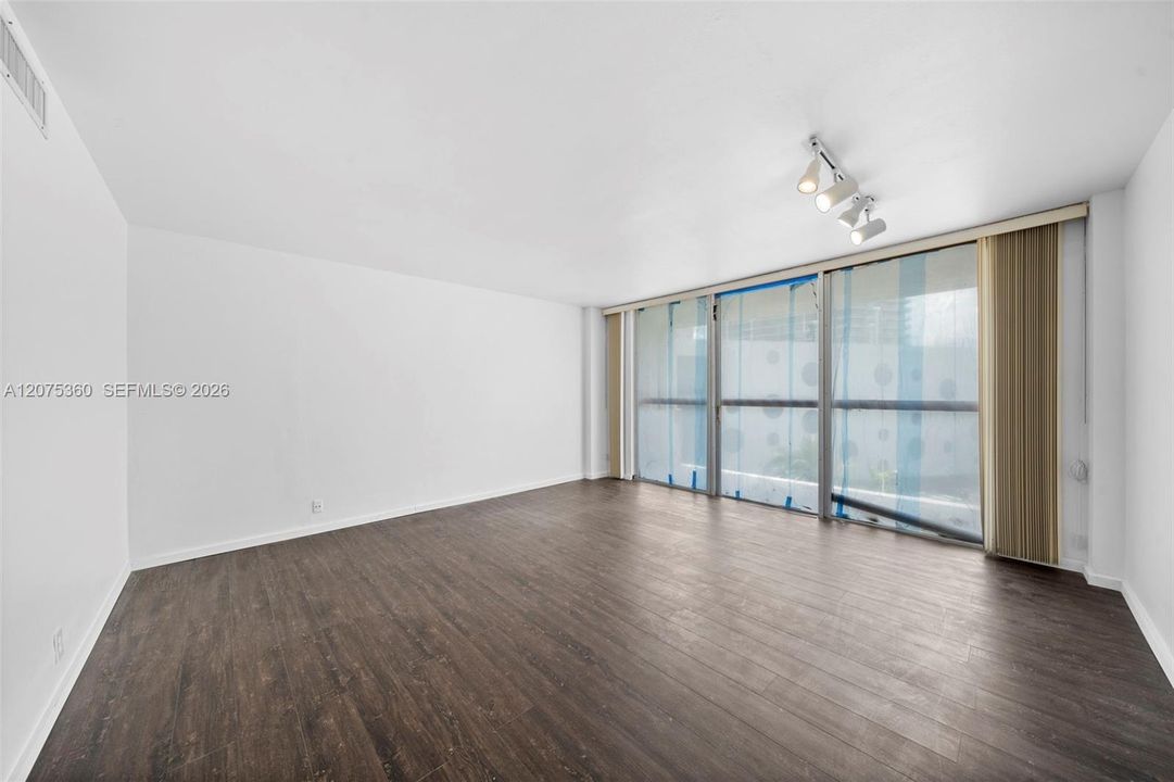 For Rent: $1,975 (1 beds, 1 baths, 500 Square Feet)