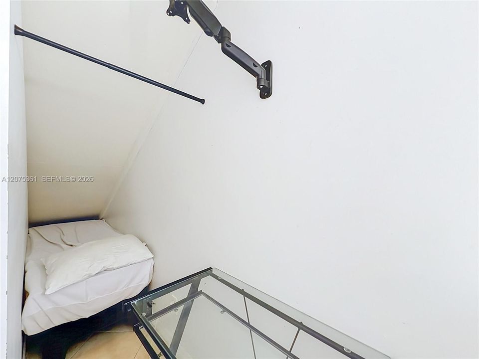 На продажу: $400,000 (2 спален, 2 ванн, 1318 Квадратных фут)