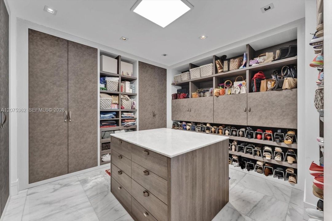 For Sale: $6,180,000 (3 beds, 3 baths, 3262 Square Feet)