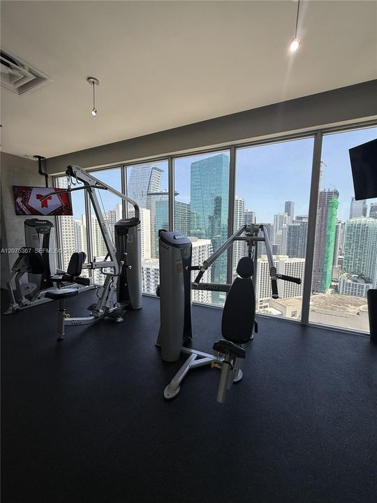 For Rent: $2,300 (1 beds, 1 baths, 526 Square Feet)