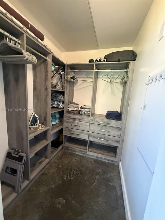 For Rent: $2,300 (1 beds, 1 baths, 526 Square Feet)