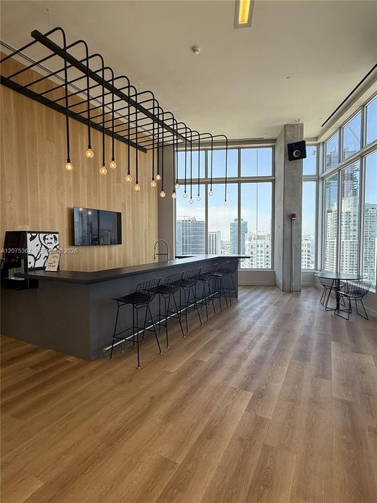 For Rent: $2,300 (1 beds, 1 baths, 526 Square Feet)