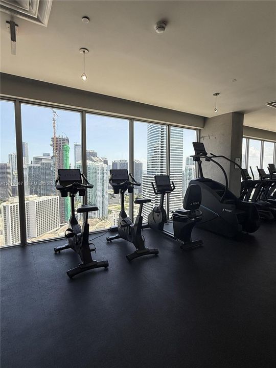 For Rent: $2,300 (1 beds, 1 baths, 526 Square Feet)