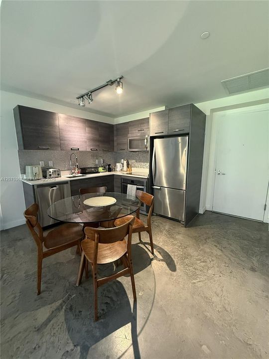 For Rent: $2,300 (1 beds, 1 baths, 526 Square Feet)