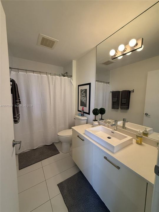 For Rent: $2,300 (1 beds, 1 baths, 526 Square Feet)
