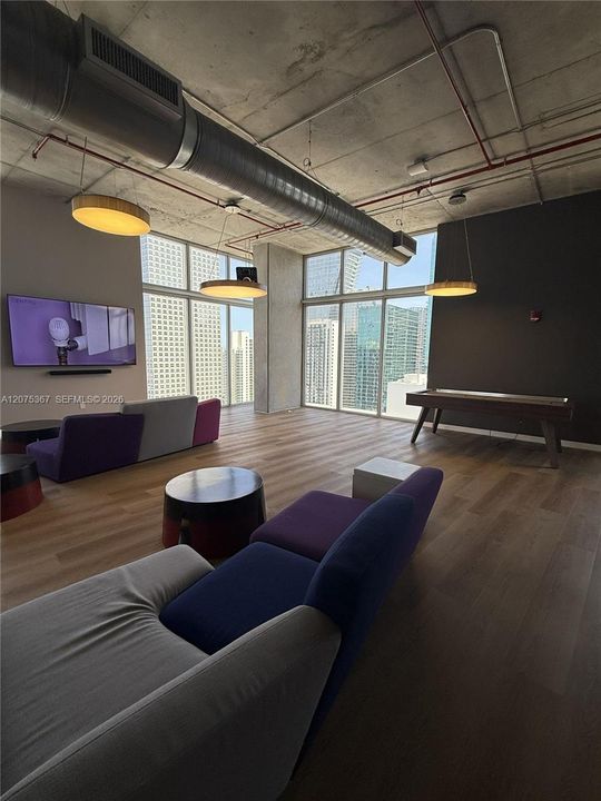For Rent: $2,300 (1 beds, 1 baths, 526 Square Feet)