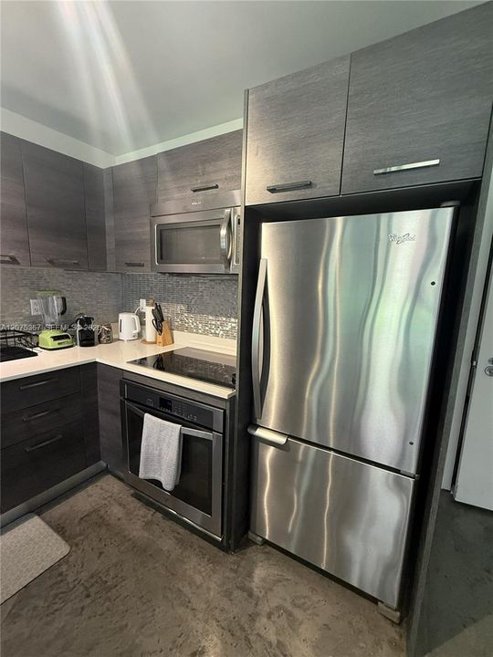 For Rent: $2,300 (1 beds, 1 baths, 526 Square Feet)