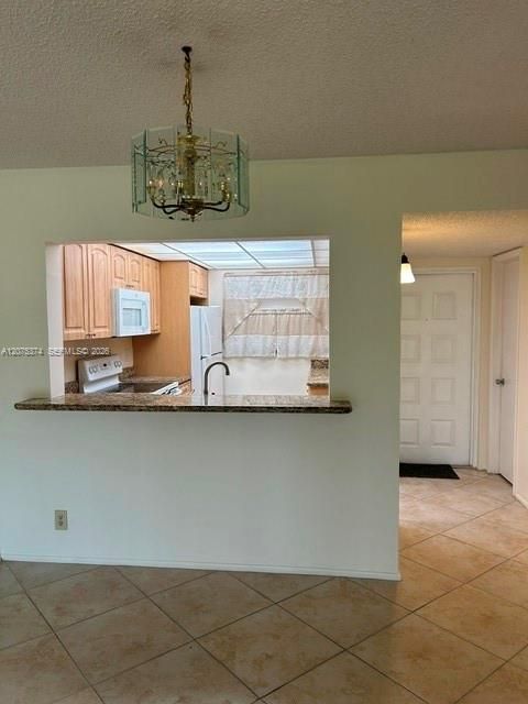 For Rent: $2,275 (2 beds, 2 baths, 976 Square Feet)