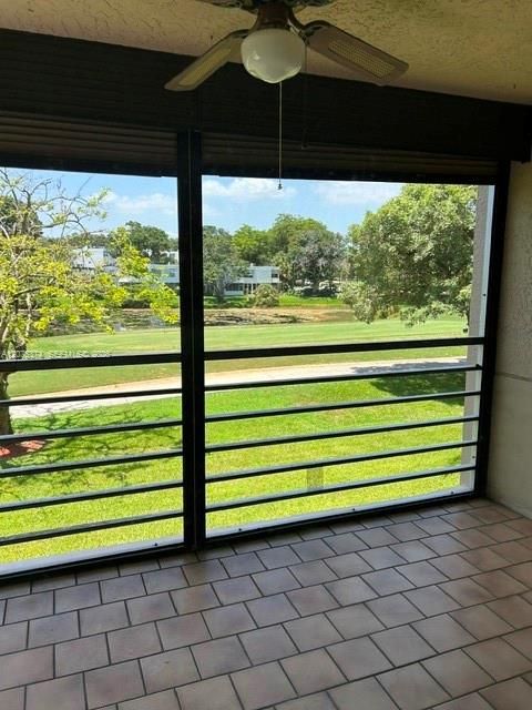 For Rent: $2,275 (2 beds, 2 baths, 976 Square Feet)