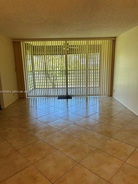 For Rent: $2,275 (2 beds, 2 baths, 976 Square Feet)