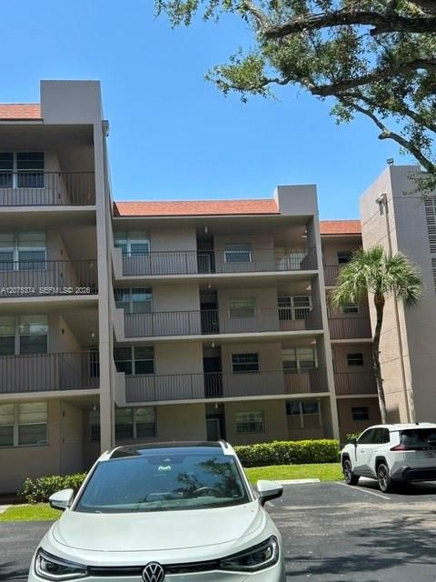 For Rent: $2,275 (2 beds, 2 baths, 976 Square Feet)