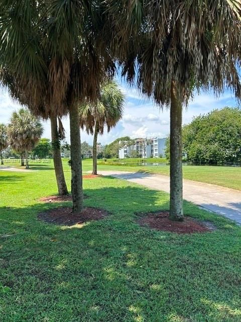 For Rent: $2,275 (2 beds, 2 baths, 976 Square Feet)