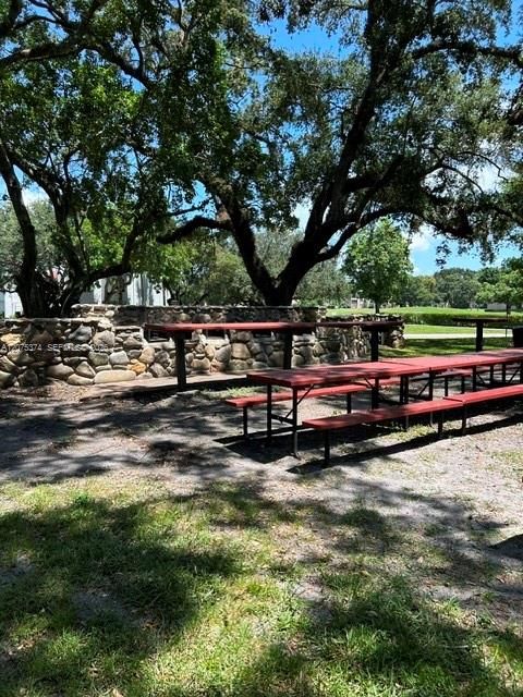 For Rent: $2,275 (2 beds, 2 baths, 976 Square Feet)