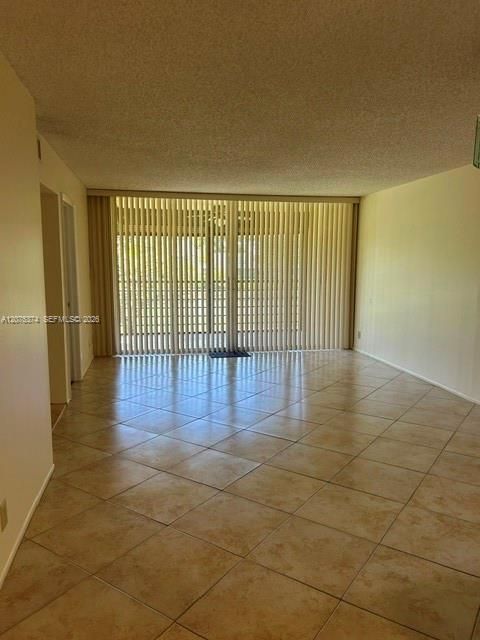 For Rent: $2,275 (2 beds, 2 baths, 976 Square Feet)