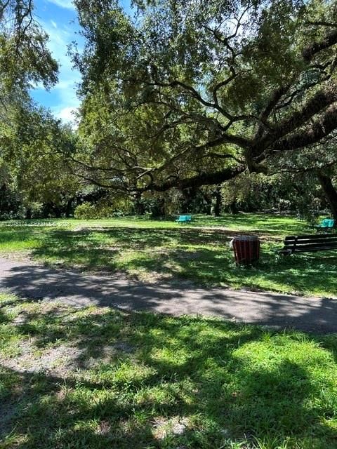 For Rent: $2,275 (2 beds, 2 baths, 976 Square Feet)