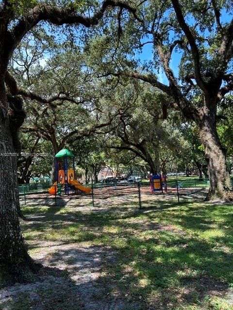 For Rent: $2,275 (2 beds, 2 baths, 976 Square Feet)
