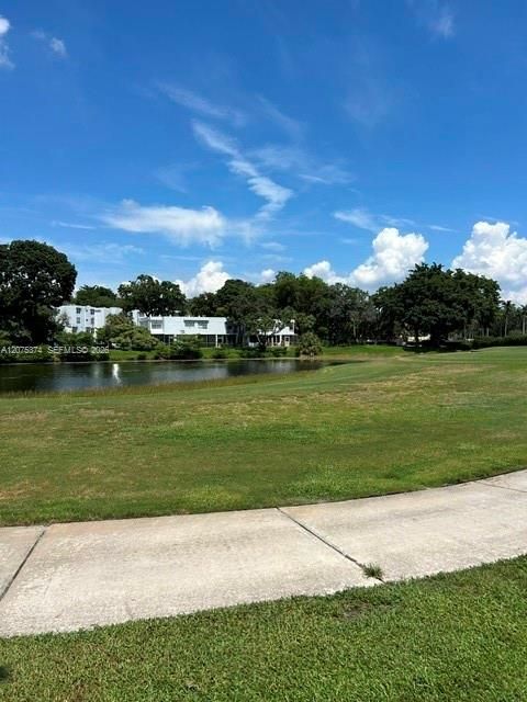 For Rent: $2,275 (2 beds, 2 baths, 976 Square Feet)