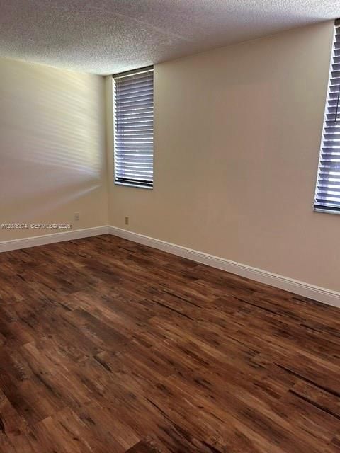 For Rent: $2,275 (2 beds, 2 baths, 976 Square Feet)