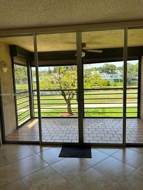For Rent: $2,275 (2 beds, 2 baths, 976 Square Feet)