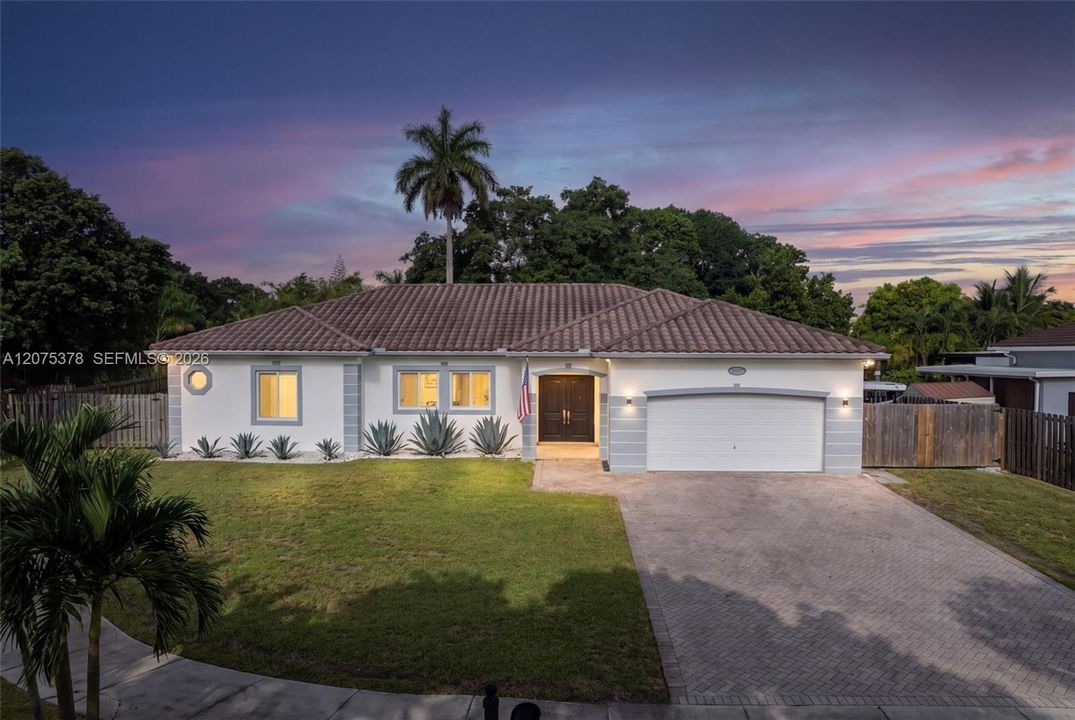 En Venta: $765,000 (4 camas, 3 baños, 2270 Pies cuadrados)