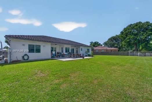 For Sale: $775,000 (4 beds, 3 baths, 2270 Square Feet)