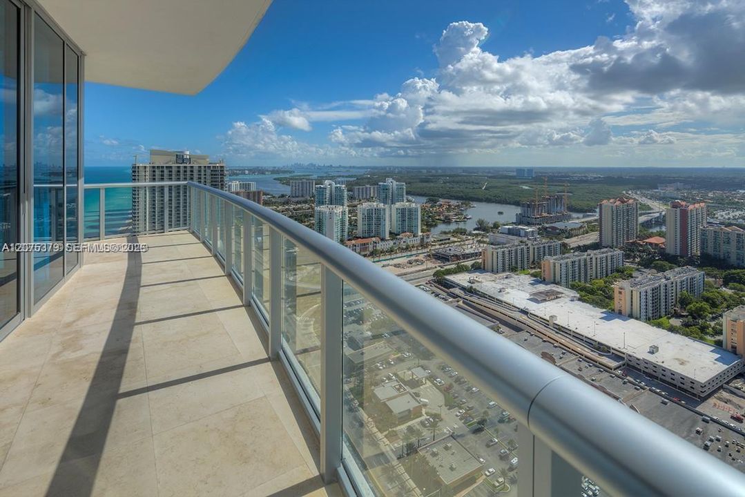 For Rent: $22,500 (4 beds, 5 baths, 2871 Square Feet)