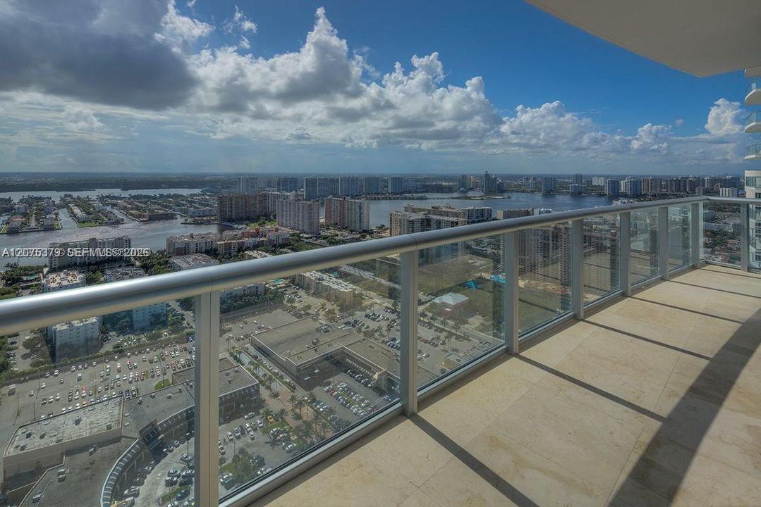 For Rent: $22,500 (4 beds, 5 baths, 2871 Square Feet)