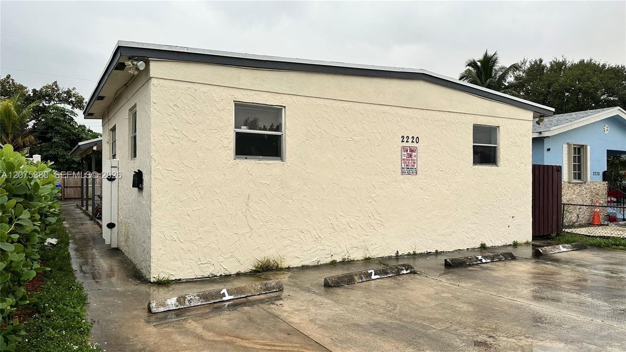For Rent: $2,300 (3 beds, 2 baths, 2061 Square Feet)