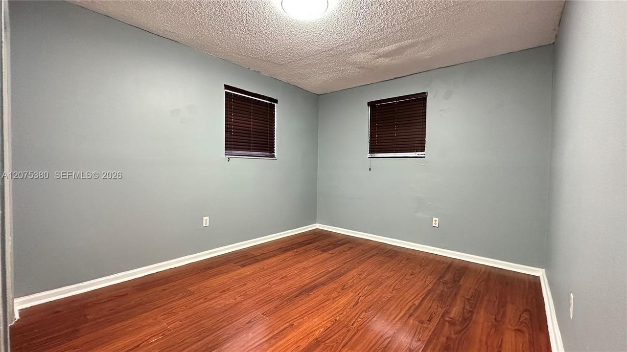For Rent: $2,300 (3 beds, 2 baths, 2061 Square Feet)