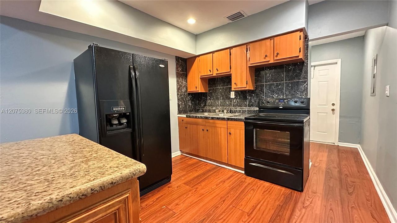 For Rent: $2,300 (3 beds, 2 baths, 2061 Square Feet)