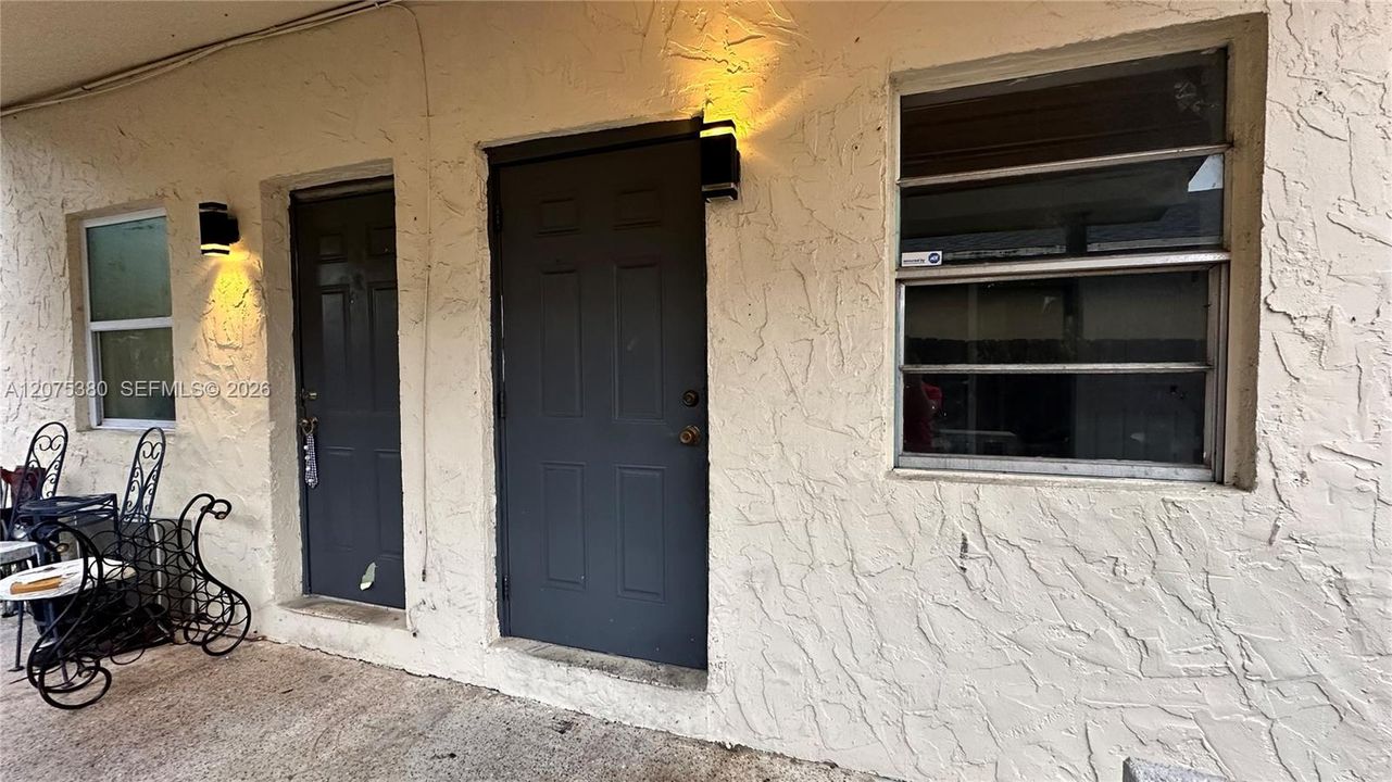 For Rent: $2,300 (3 beds, 2 baths, 2061 Square Feet)
