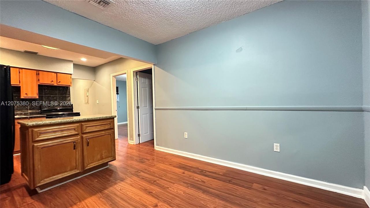 For Rent: $2,300 (3 beds, 2 baths, 2061 Square Feet)