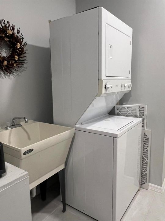 plus laundry tub !