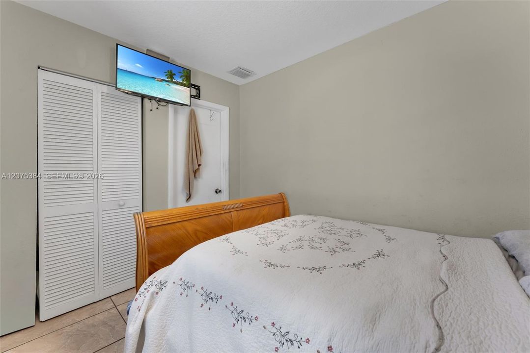 For Rent: $2,500 (3 beds, 1 baths, 1034 Square Feet)