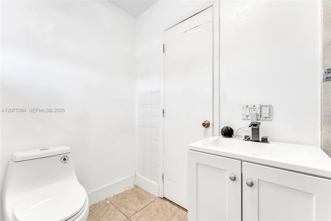 For Rent: $2,500 (3 beds, 1 baths, 1034 Square Feet)