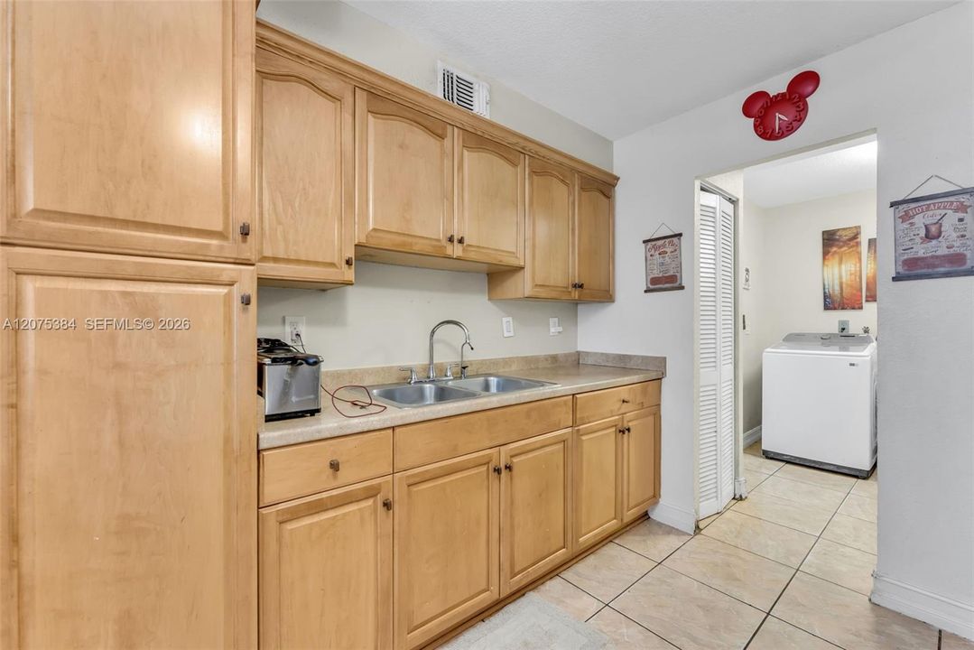 For Rent: $2,500 (3 beds, 1 baths, 1034 Square Feet)