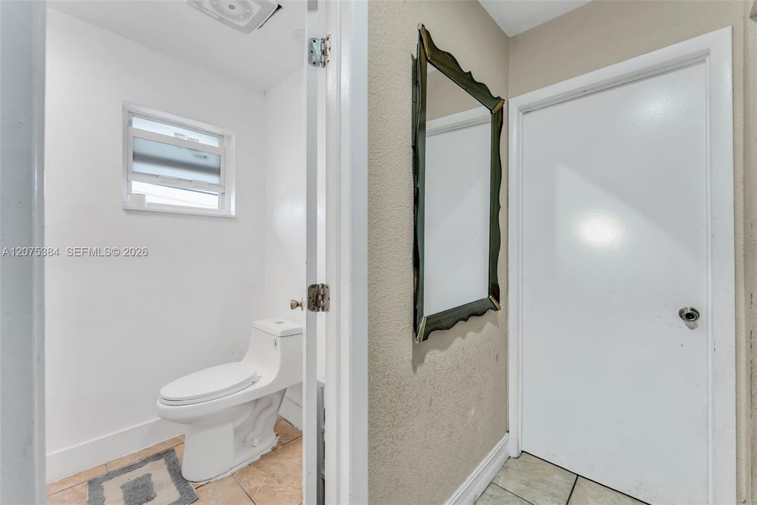 For Rent: $2,500 (3 beds, 1 baths, 1034 Square Feet)