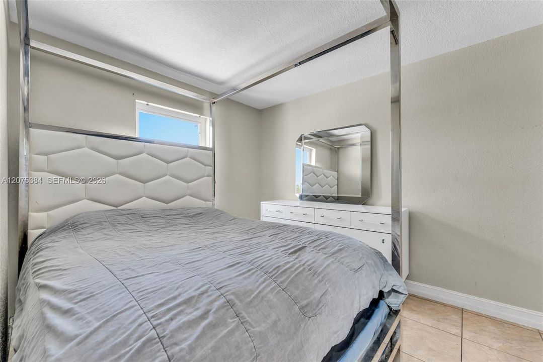 For Rent: $2,500 (3 beds, 1 baths, 1034 Square Feet)