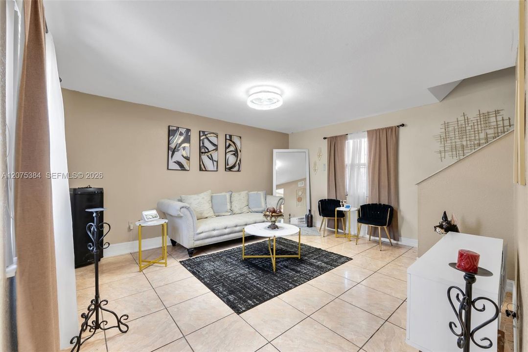 For Rent: $2,500 (3 beds, 1 baths, 1034 Square Feet)