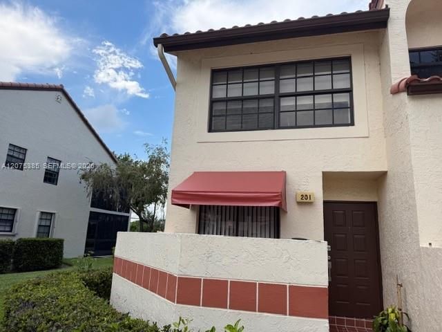 En Venta: $314,500 (3 camas, 2 baños, 1300 Pies cuadrados)