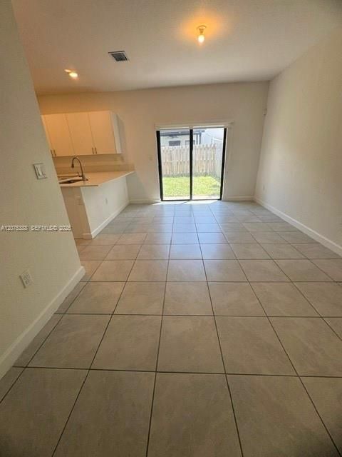 For Rent: $2,600 (3 beds, 2 baths, 1612 Square Feet)