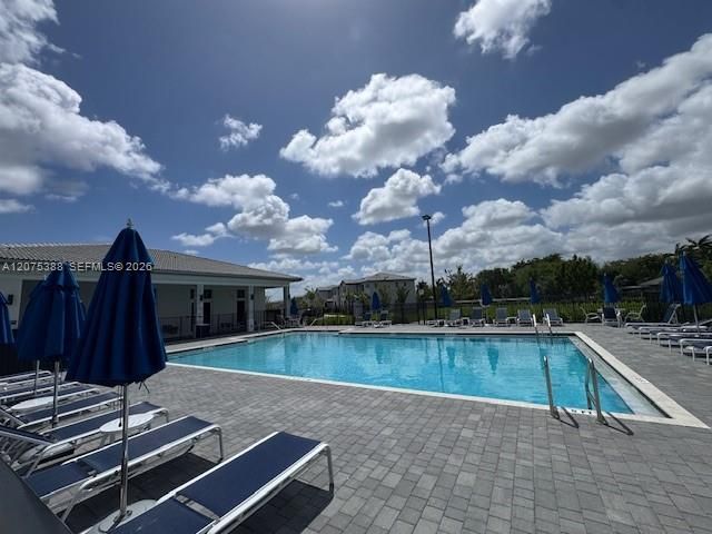 For Rent: $2,600 (3 beds, 2 baths, 1612 Square Feet)