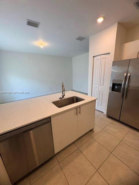 For Rent: $2,600 (3 beds, 2 baths, 1612 Square Feet)