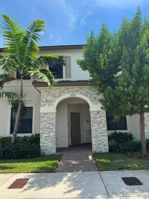 For Rent: $2,600 (3 beds, 2 baths, 1612 Square Feet)